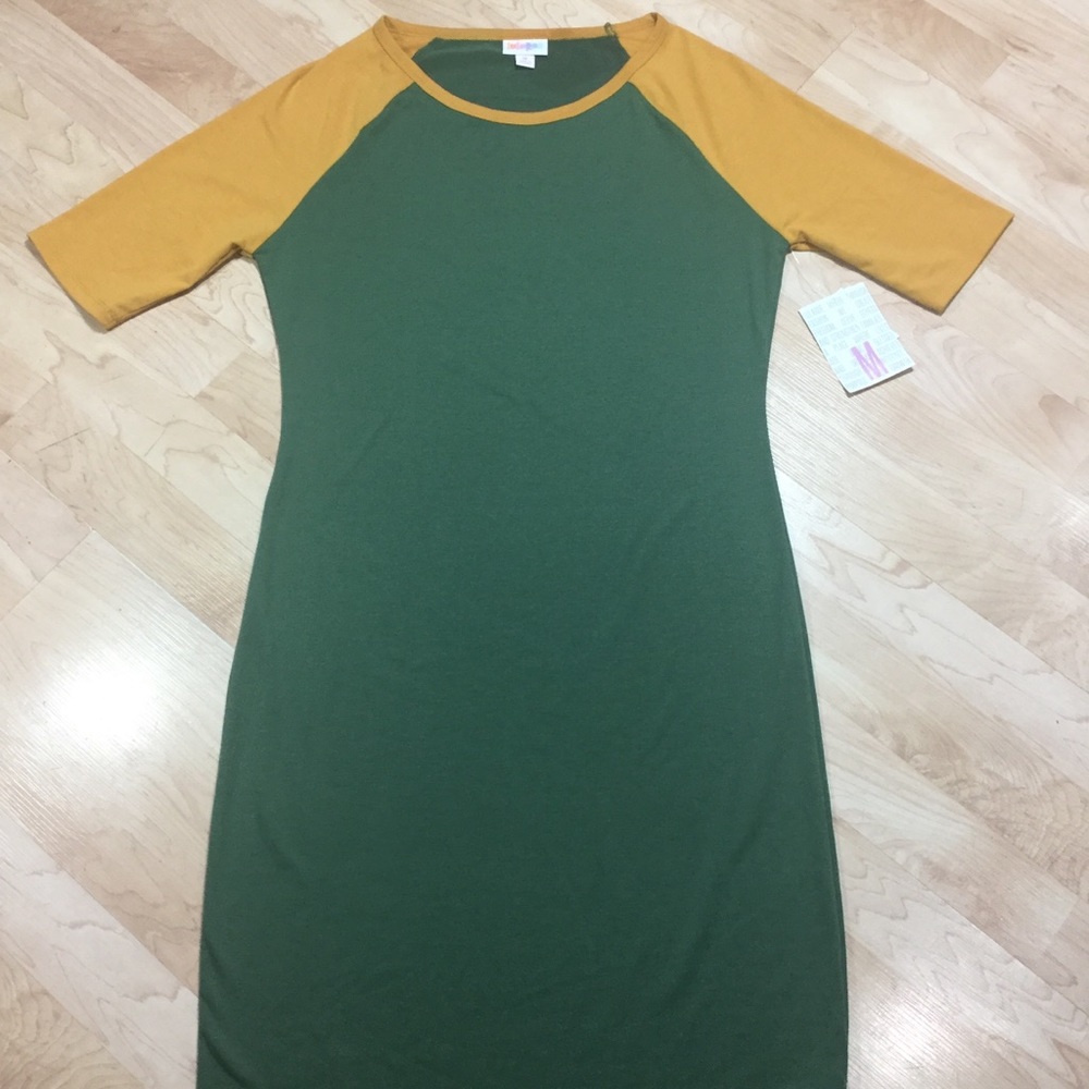 *NWT* LulaRoe Green and Gold Julia Dress. Medium
